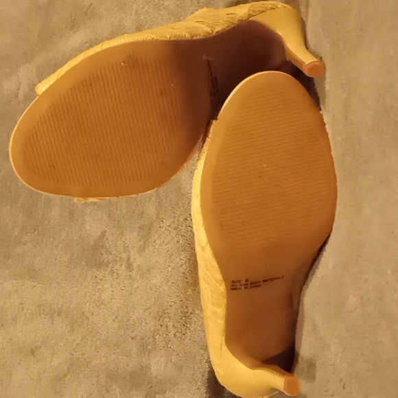 QUPID Floral Lace Peep Toe Stiletto Ankle Boot - Picture 3 of 5